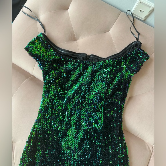 stretchy sequin mini dress in mint condition. - Picture 5 of 17